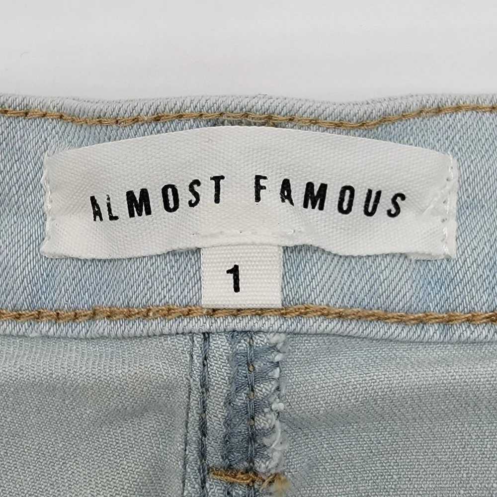 Almost Famous Distressed High Rise Skinny Light Wash Stretch Blue Jeans Size 1